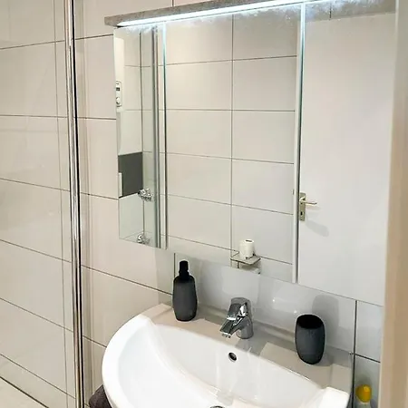 Duesseldorf-lohausen דירה *